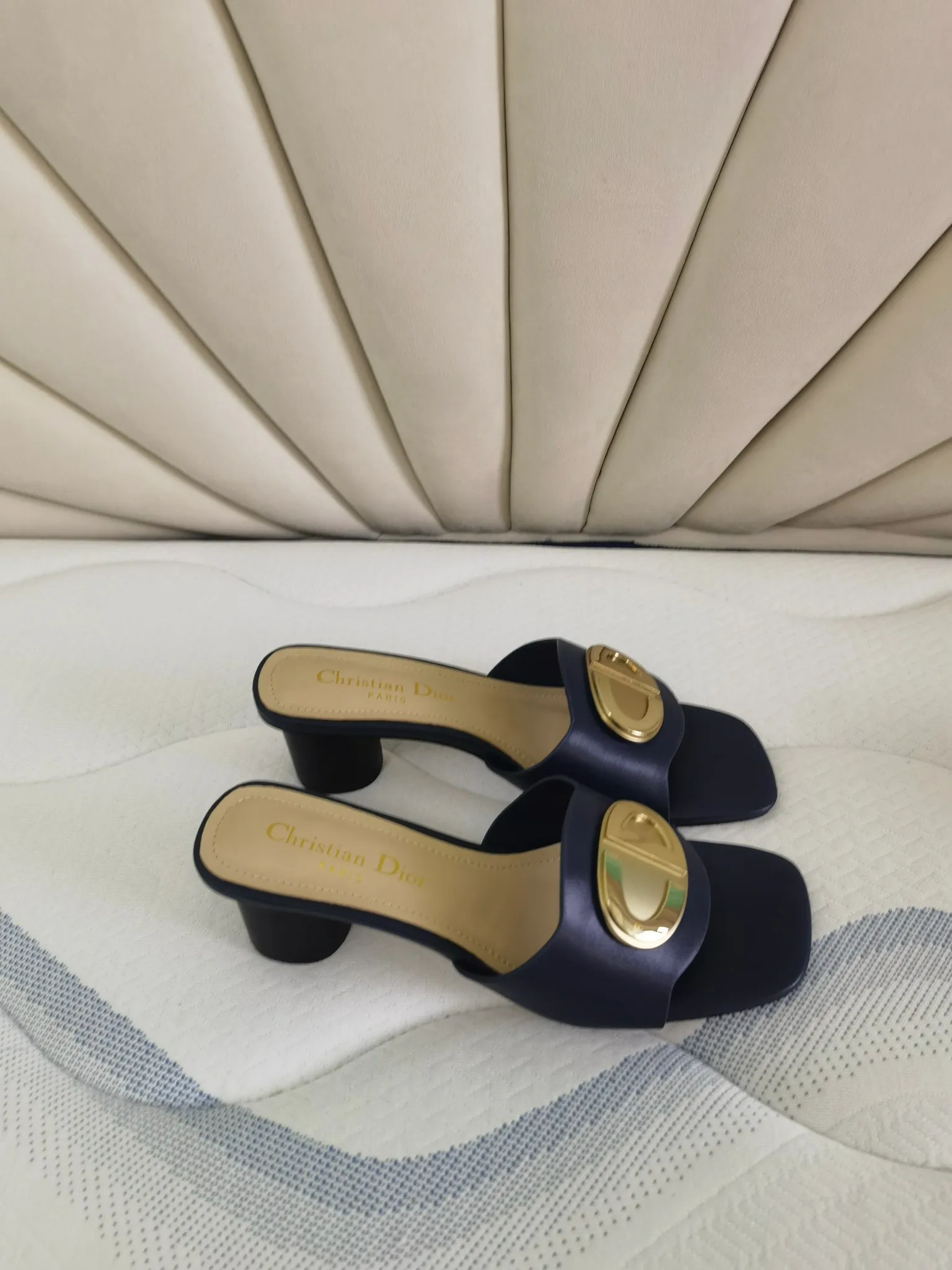 👟👟Ex-factory price 340👟👟 Genuine leather sole +40 Dior 2024 summer catwalk model shipped, heel height 6 cm, four colors available, black, white, apricot, blue, size 35-43
